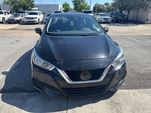 Used 2020 Nissan Versa SV FWD image 11