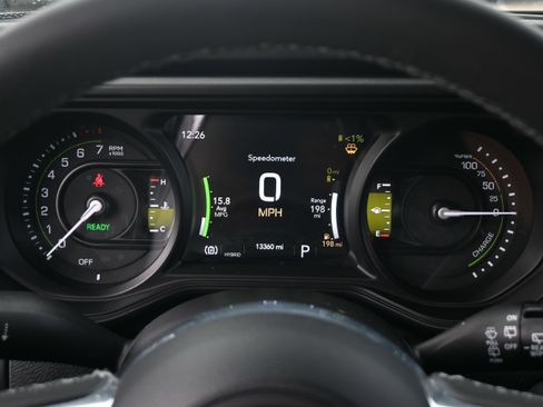 Used 2025 Jeep Wrangler Unlimited Sahara AWD/4WD image 20