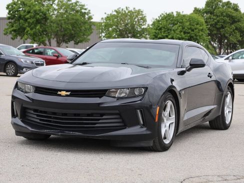 Used 2017 Chevrolet Camaro LT RWD image 6