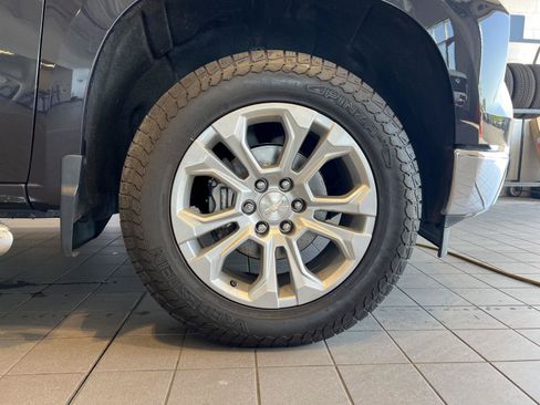 Used 2022 Chevrolet Silverado 1500 LTZ w/ LTZ Premium Package AWD/4WD image 9