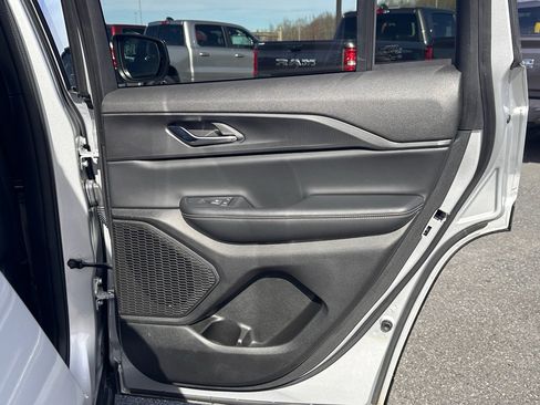 Used 2024 Jeep Grand Cherokee Laredo X image 26