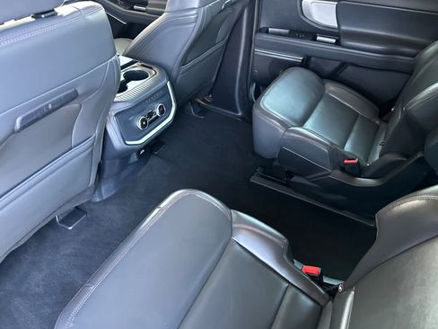 Certified 2025 Ford Expedition Active AWD/4WD image 4