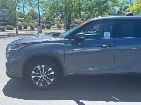 Used 2021 Toyota Highlander XLE AWD/4WD image 10