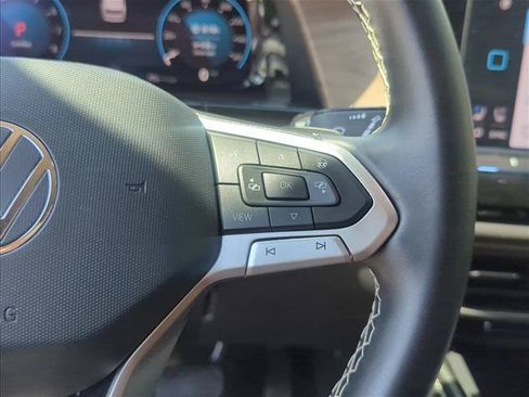 Used 2024 Volkswagen Atlas SE FWD image 17