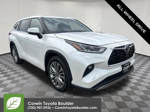 Used 2021 Toyota Highlander Platinum AWD/4WD image 1