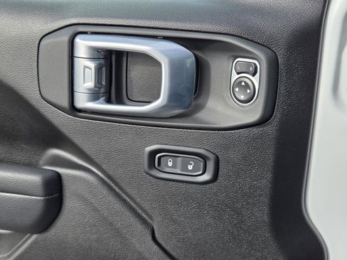 Certified 2024 Jeep Gladiator Sport image 22