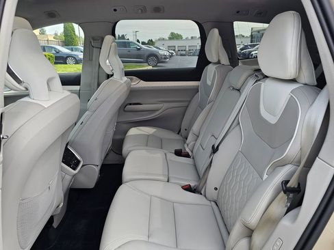 Used 2025 Volvo EX90 Ultra AWD/4WD image 12