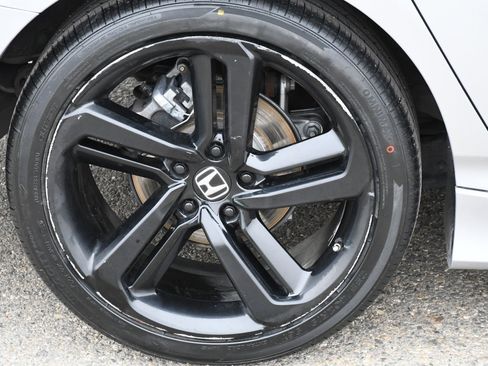 Used 2018 Honda Accord Sport image 5