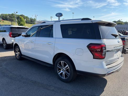 Used 2024 Ford Expedition Max Limited AWD/4WD image 2