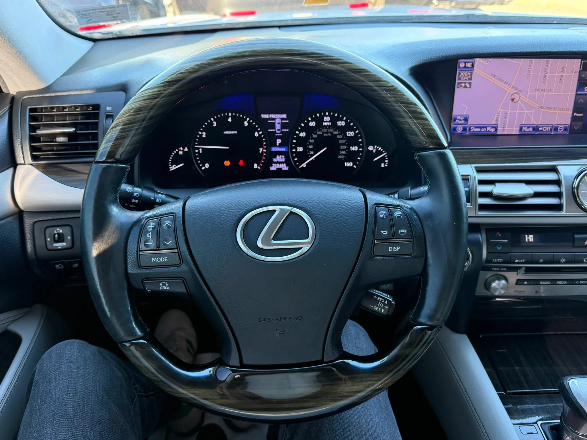 Used 2013 Lexus LS 460 AWD w/ Comfort Pkg image 10