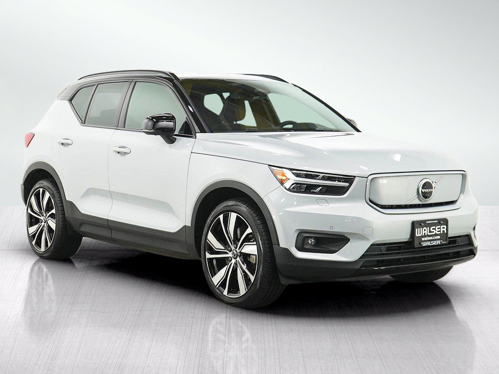 Used 2021 Volvo XC40 P8 Recharge w/ Advanced Package AWD/4WD image 7