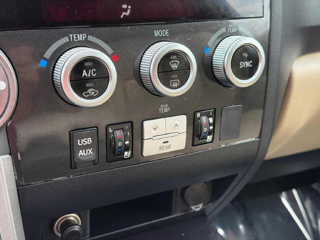 Used 2017 Toyota Sequoia Platinum AWD/4WD image 38