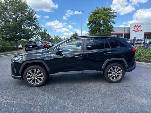 Used 2019 Toyota RAV4 Limited FWD image 4