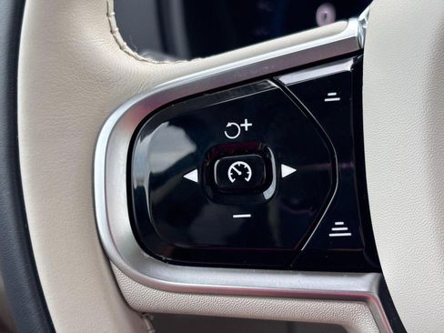 Used 2024 Volvo XC90 B6 Ultimate w/ Lounge Package image 18