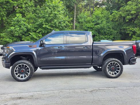 Used 2023 GMC Sierra 1500 AT4 w/ AT4 Premium Package AWD/4WD image 4