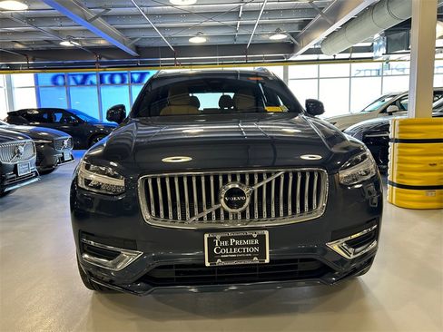 Certified 2024 Volvo XC90 B6 Ultimate w/ Protection Package image 6