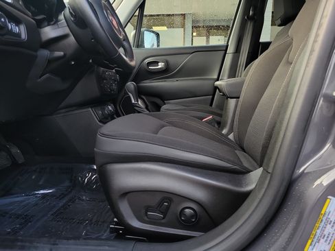 Used 2023 Jeep Renegade Latitude w/ Premium Group AWD/4WD image 16