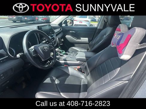 Used 2021 Toyota Highlander XLE AWD/4WD image 4