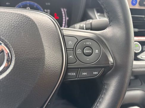 Used 2025 Toyota Corolla SE image 13