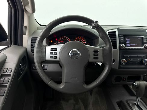 Used 2017 Nissan Frontier SV RWD image 3