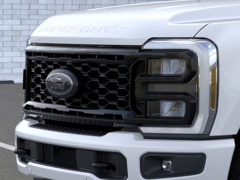 New 2026 Ford F250 Lariat w/ Black Appearance Package AWD/4WD image 17