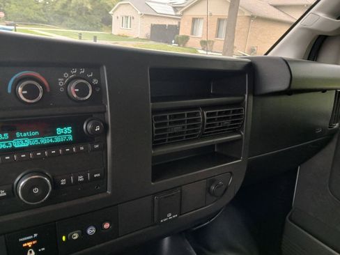 Used 2018 Chevrolet Express 2500 w/ Driver Convenience Package RWD image 18