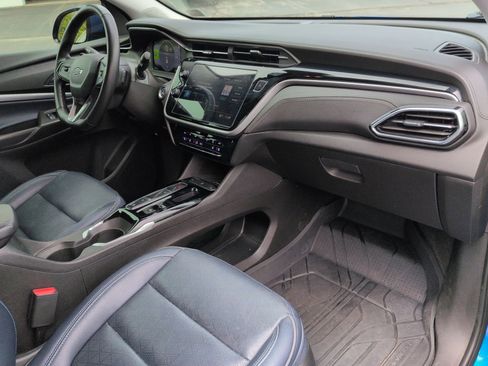 Certified 2022 Chevrolet Bolt EUV LT w/ Convenience Package FWD image 28