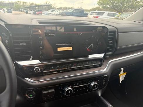 Certified 2024 GMC Sierra 1500 SLT image 11