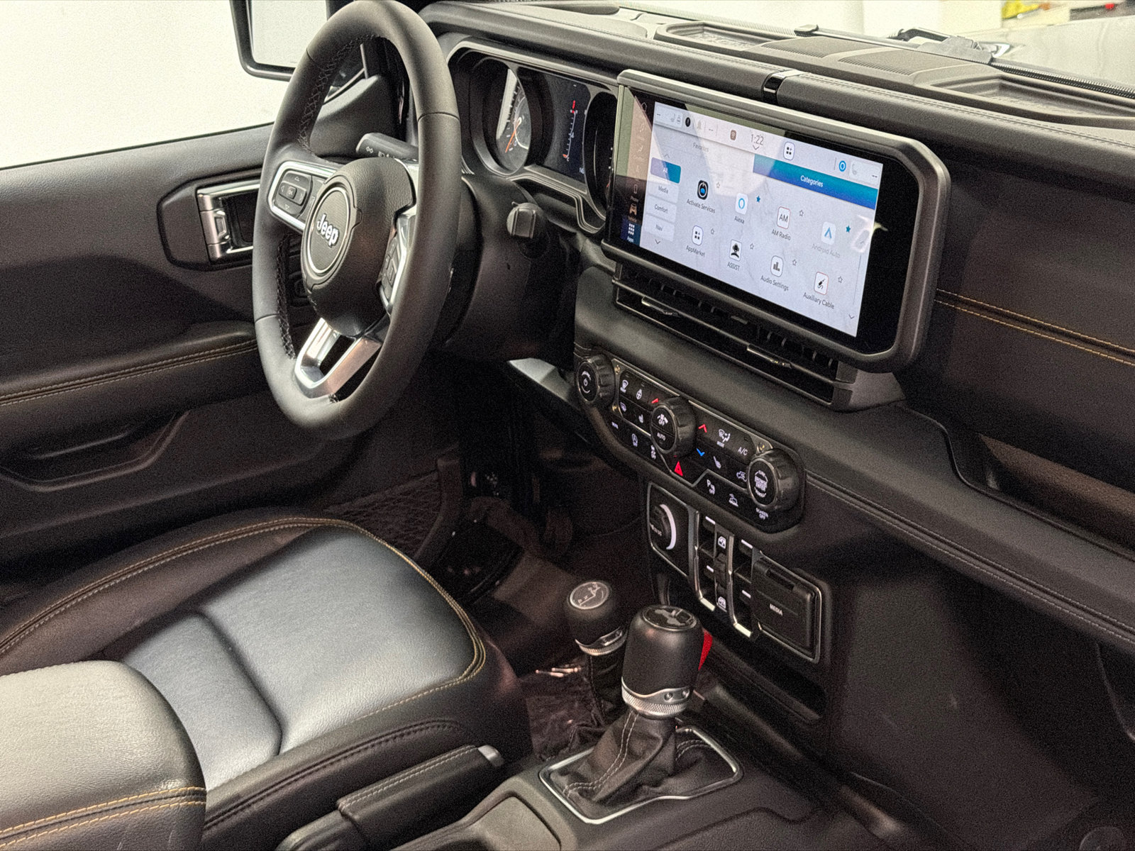 Used 2025 Jeep Wrangler Unlimited Sahara AWD/4WD image 10
