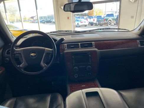 Used 2011 Chevrolet Avalanche LTZ image 20