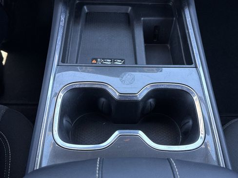 Used 2025 GMC Acadia Elevation FWD image 25