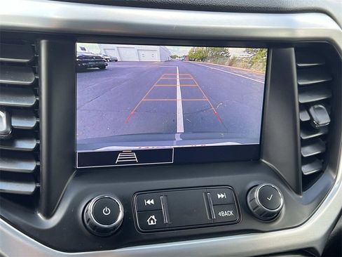 Certified 2023 GMC Acadia SLE w/ Driver Convenience Package image 20