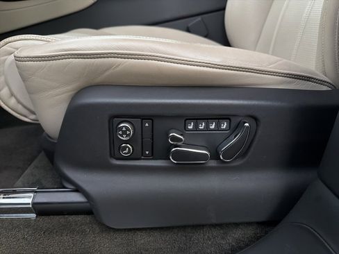 Used 2021 Bentley Bentayga image 26