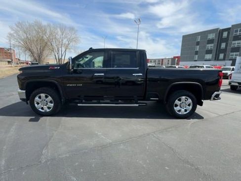 Used 2022 Chevrolet Silverado 2500 LTZ w/ LTZ Premium Package image 5