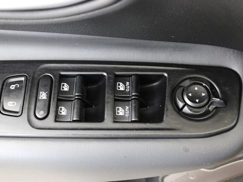 Used 2023 Jeep Renegade Latitude AWD/4WD image 18
