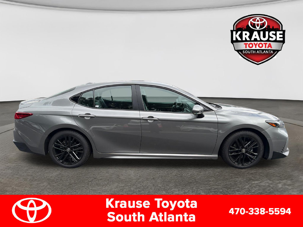 Used 2025 Toyota Camry SE FWD image 9