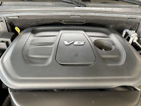 Used 2019 Jeep Grand Cherokee Altitude AWD/4WD image 14