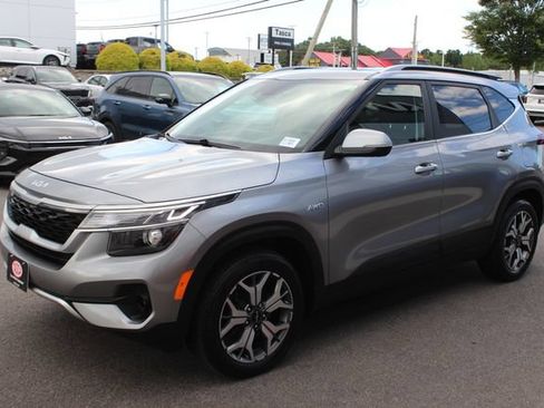 Used 2022 Kia Seltos EX AWD/4WD image 2