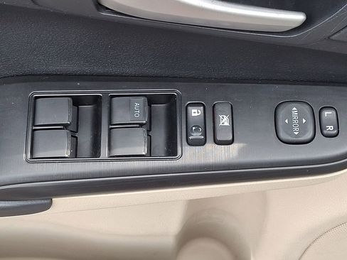 Used 2013 Toyota Camry LE image 25