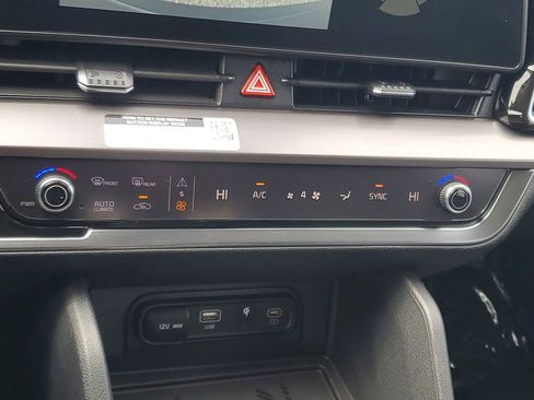 Used 2023 Kia Sportage EX image 18