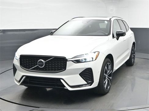 Used 2025 Volvo XC60 B5 Plus w/ Climate Package image 3