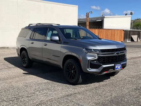 Used 2021 Chevrolet Suburban Z71 w/ Luxury Package AWD/4WD image 8