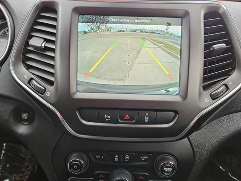 Used 2021 Jeep Cherokee Trailhawk image 30