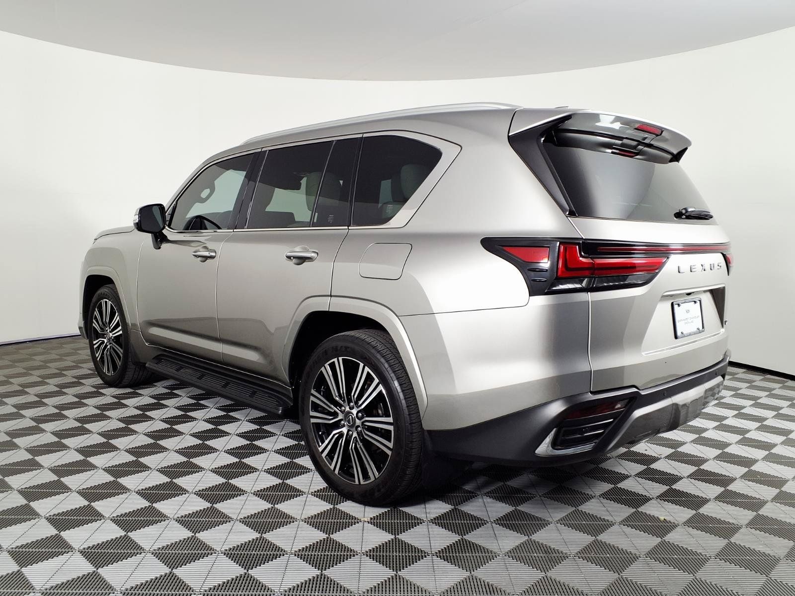 Used 2026 Lexus LX 600 4WD w/ Luxury Package image 6