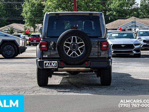 Used 2025 Jeep Wrangler Unlimited Sahara AWD/4WD image 12