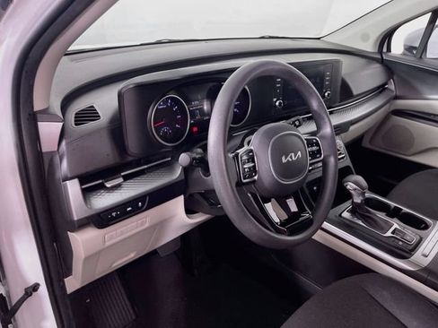 Used 2023 Kia Carnival LX FWD image 10