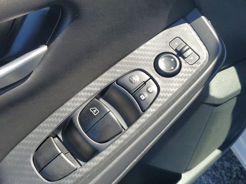 Used 2025 Nissan Sentra SV image 14