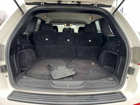 Used 2011 Jeep Grand Cherokee Laredo w/ Trailer Tow Group image 11