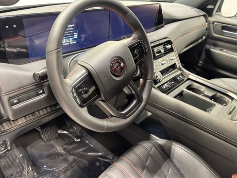 Certified 2025 Nissan Armada PRO-4X image 17