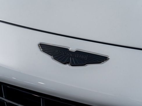 Used 2025 Aston Martin V8 Vantage Coupe image 14
